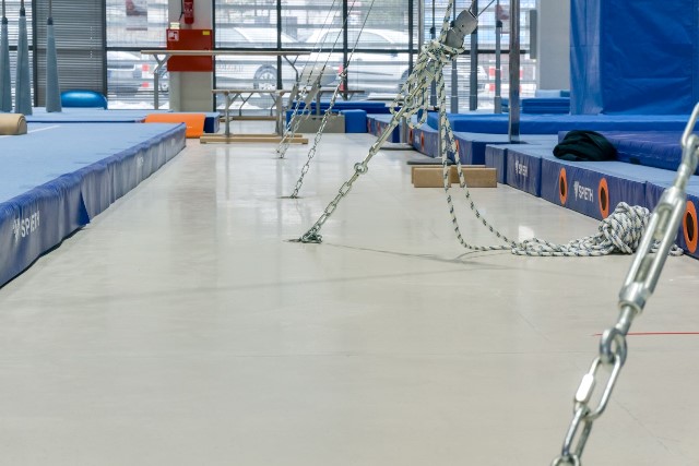 High-tech polish gym installs high-tech flooring