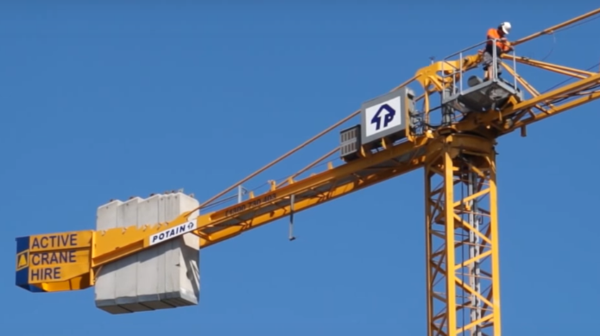 Working With a Contractor? 4 Things to Discuss When It Comes to Cranes