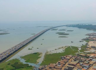 Nigeria's Third Mainland Bridge repair in progress as traffic paralysed