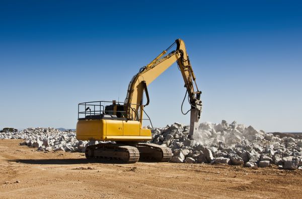 4 Advantages To Buying Used Heavy Equipment