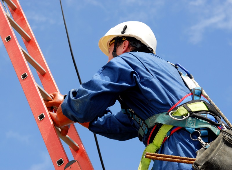 Safety tips for working at heights: Protecting your crew