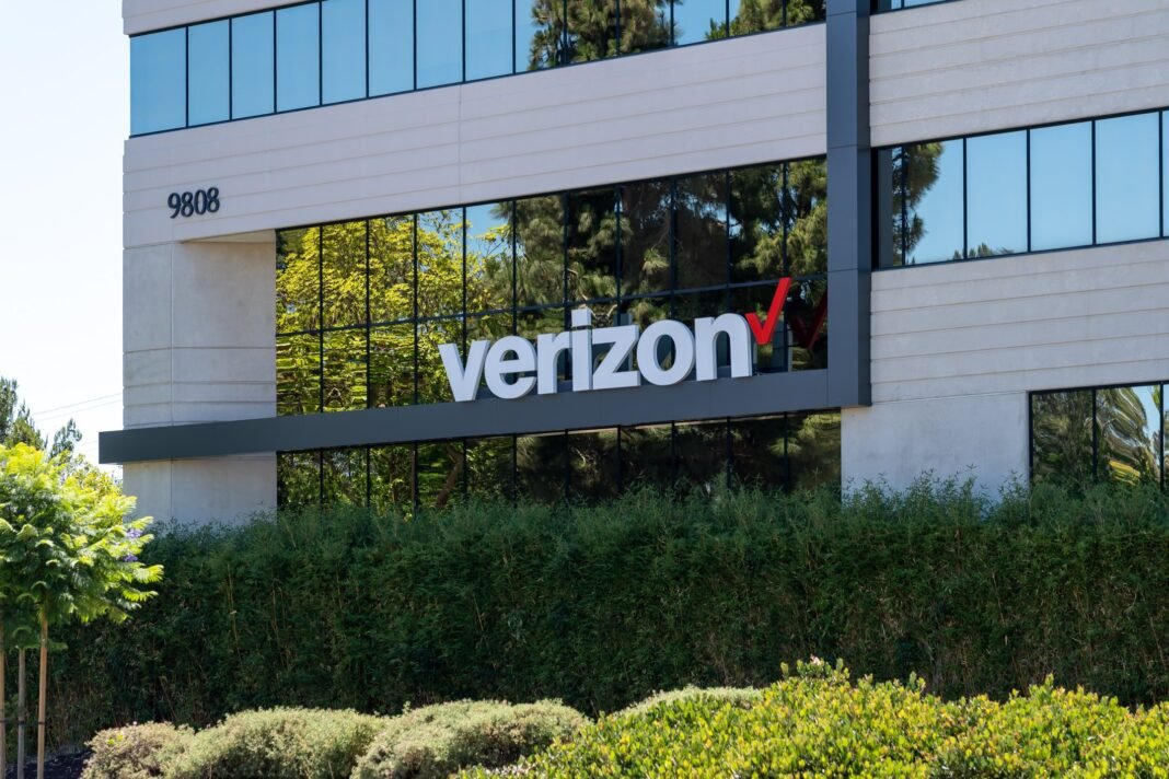 Are Verizon’s Layoffs a Warning for White-Collar Jobs in the AI Era?